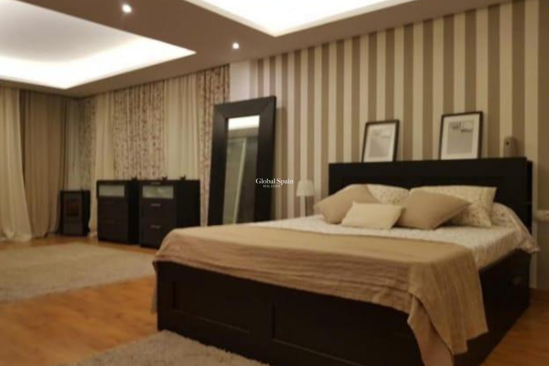 Resale - VILLA -
TORREVIEJA - Aguas Nuevas