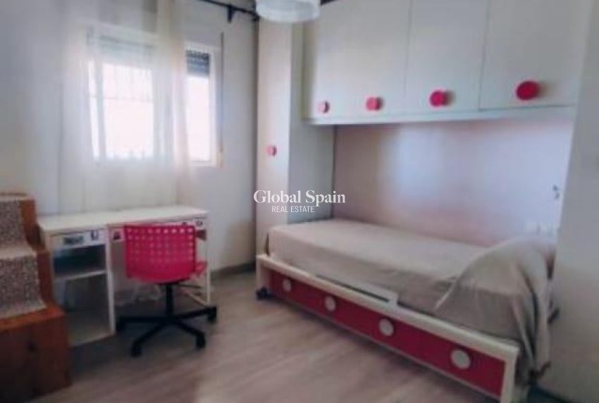 Resale - VILLA -
TORREVIEJA - Aguas Nuevas