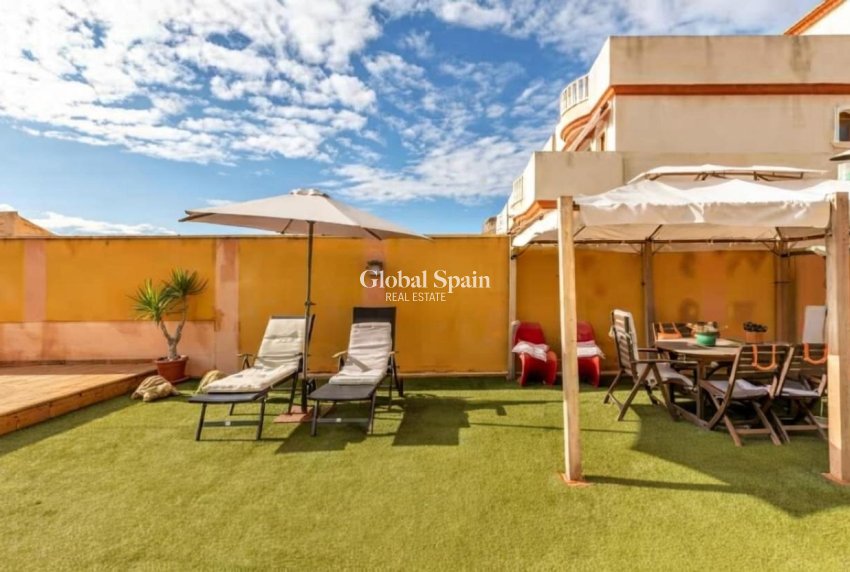 Resale - VILLA -
TORREVIEJA - Aguas Nuevas