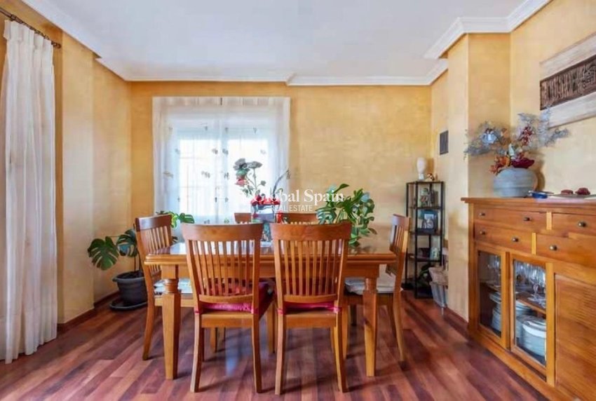 Resale - VILLA -
TORREVIEJA - Aguas Nuevas