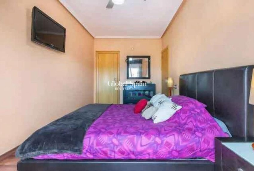 Resale - VILLA -
TORREVIEJA - Aguas Nuevas