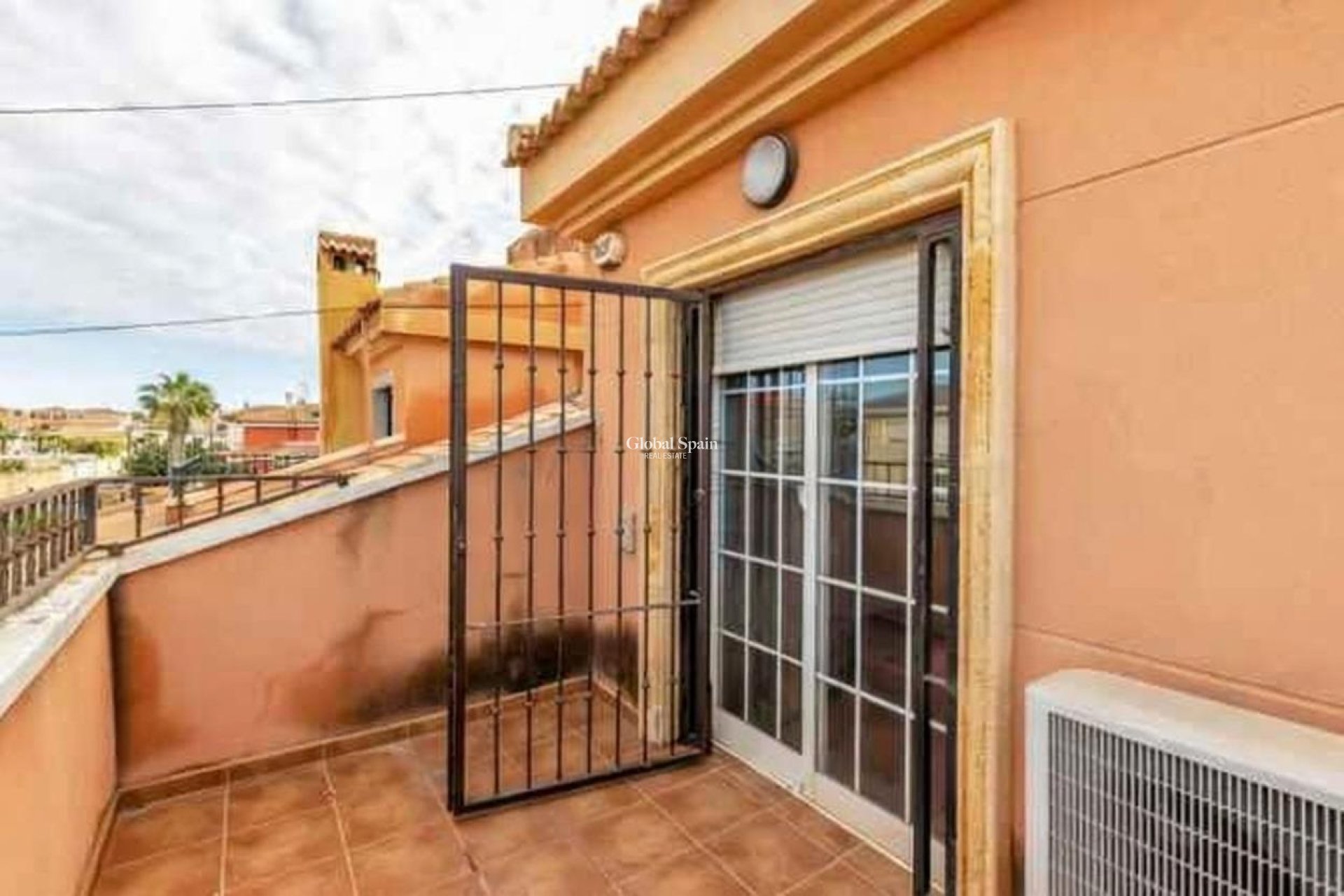 Resale - VILLA -
TORREVIEJA - Aguas Nuevas