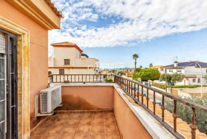 Resale - VILLA -
TORREVIEJA - Aguas Nuevas