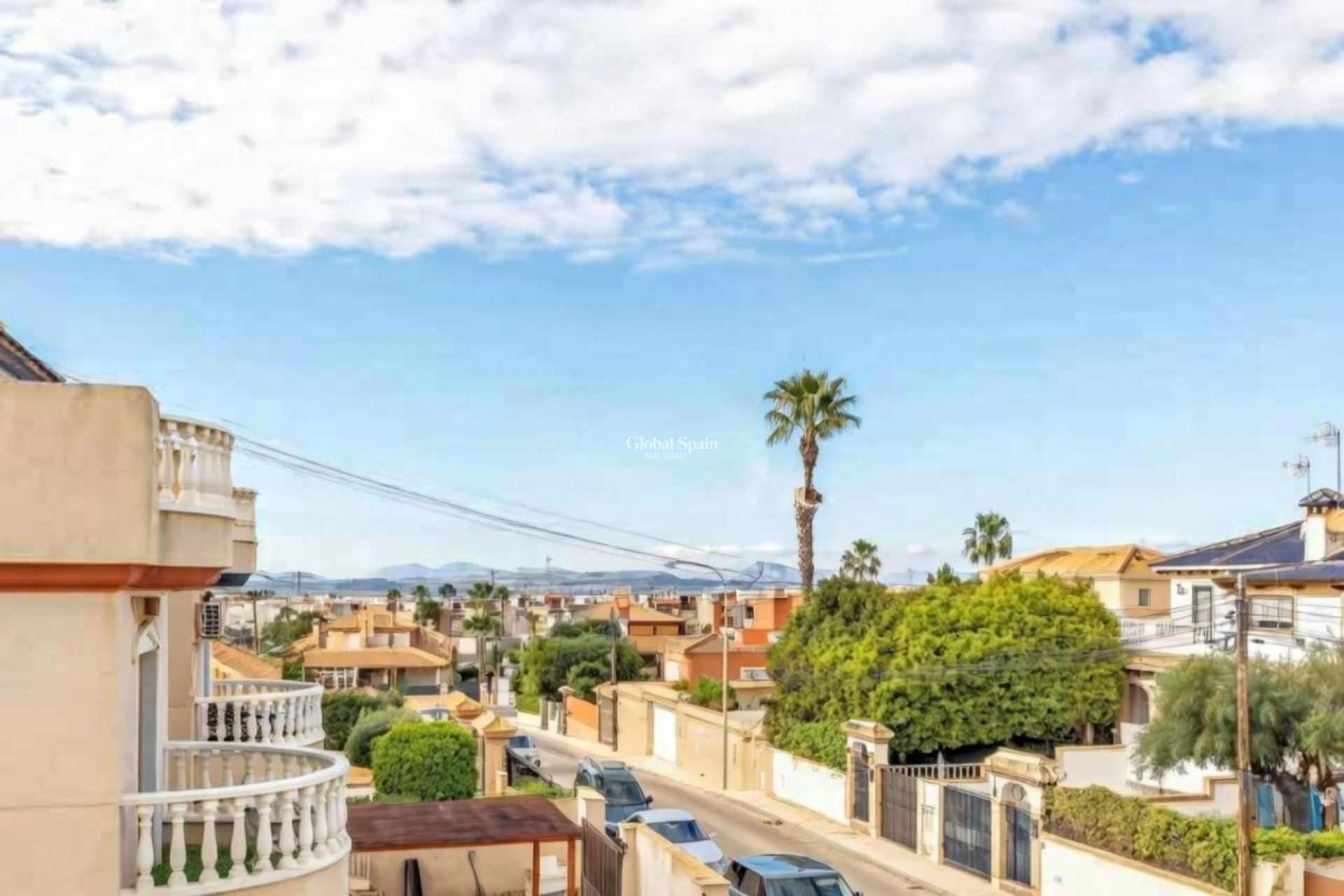 Resale - VILLA -
TORREVIEJA - Aguas Nuevas