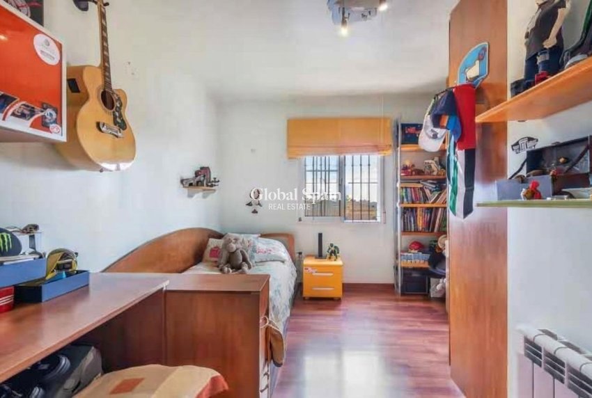 Resale - VILLA -
TORREVIEJA - Aguas Nuevas