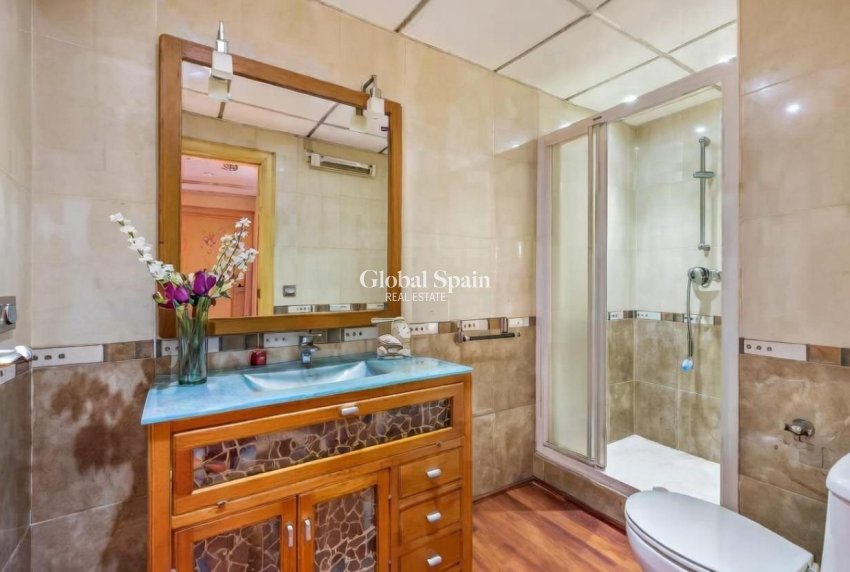 Resale - VILLA -
TORREVIEJA - Aguas Nuevas