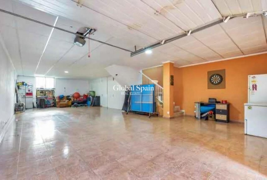 Resale - VILLA -
TORREVIEJA - Aguas Nuevas