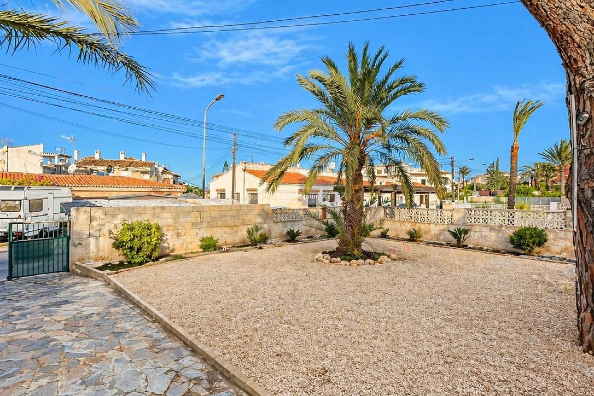 Resale - VILLA -
TORREVIEJA - Aguas Nuevas