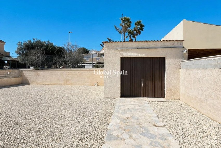 Resale - VILLA -
TORREVIEJA - Aguas Nuevas