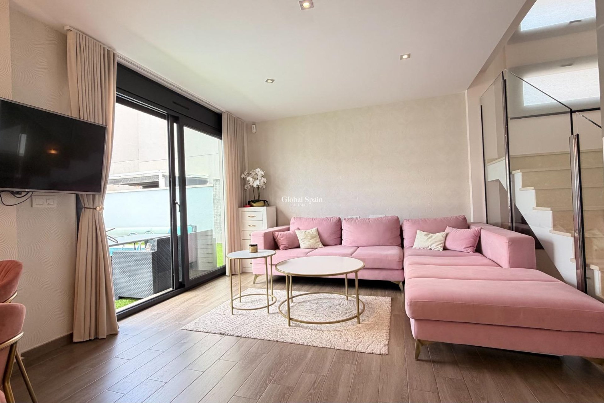 Resale - VILLA -
TORREVIEJA - Aguas Nuevas