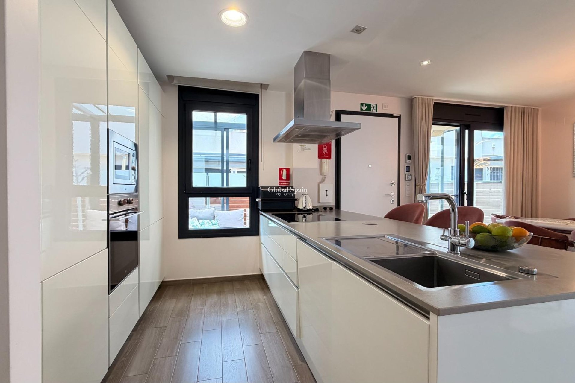 Resale - VILLA -
TORREVIEJA - Aguas Nuevas