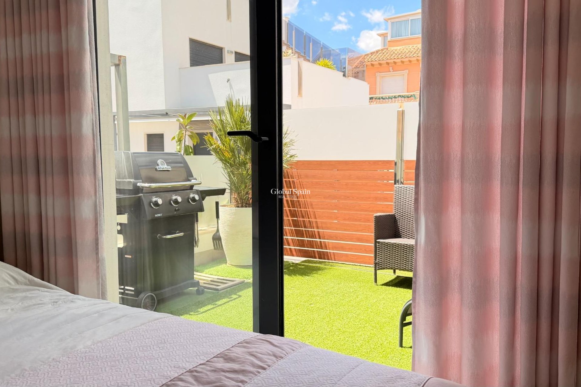 Resale - VILLA -
TORREVIEJA - Aguas Nuevas