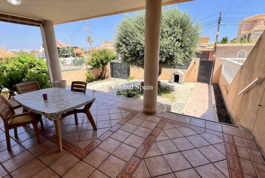 Resale - VILLA -
TORREVIEJA - Aguas Nuevas