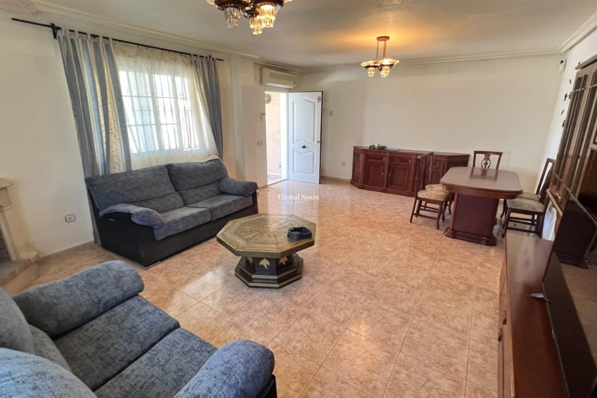 Resale - VILLA -
TORREVIEJA - Aguas Nuevas