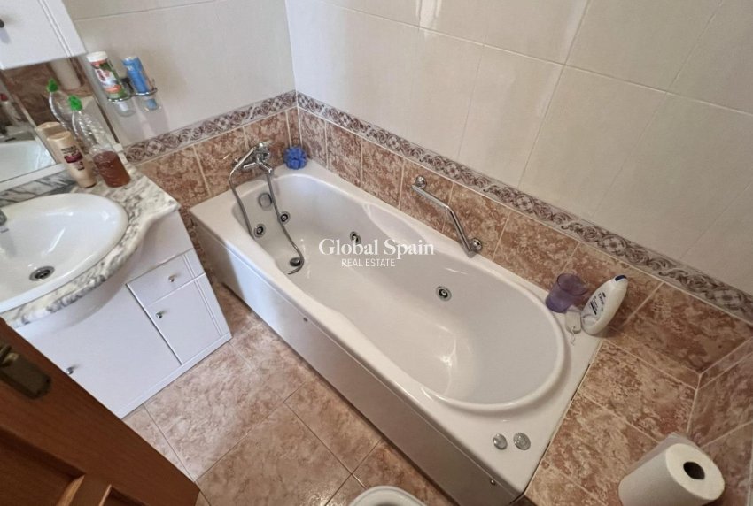Resale - VILLA -
TORREVIEJA - Aguas Nuevas