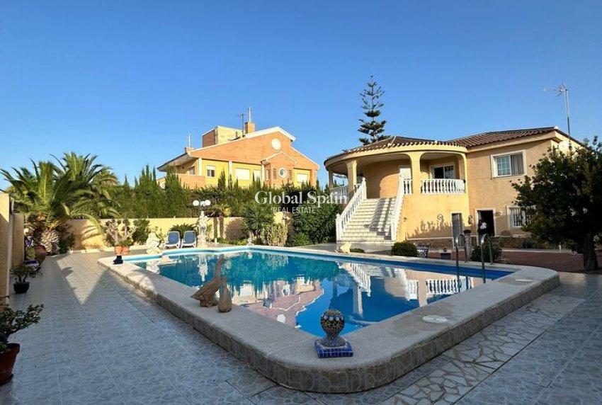 Resale - VILLA -
TORREVIEJA - Aguas Nuevas