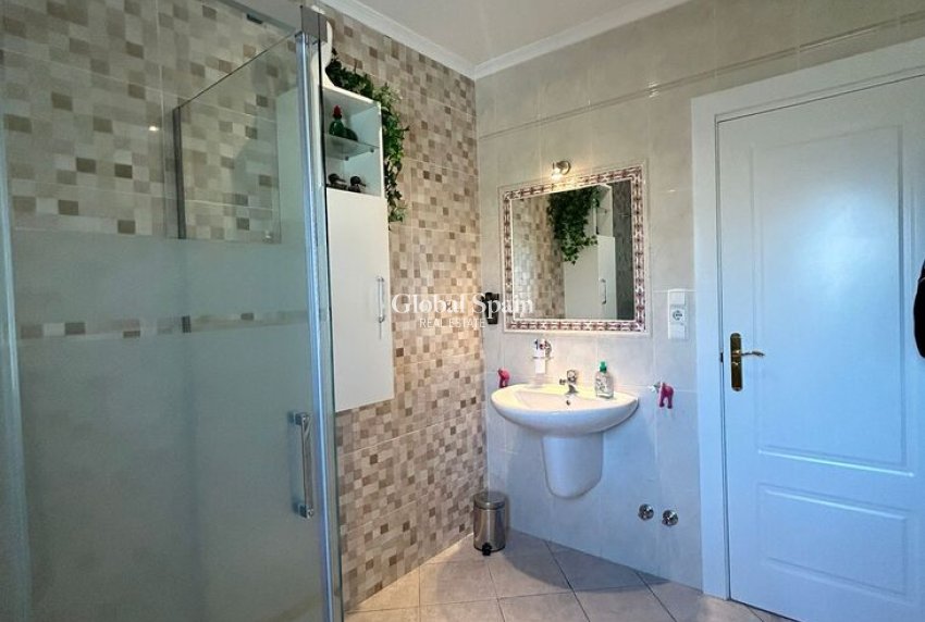 Resale - VILLA -
TORREVIEJA - Aguas Nuevas