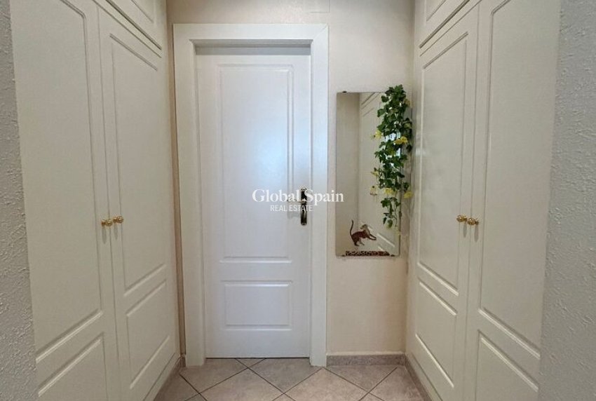 Resale - VILLA -
TORREVIEJA - Aguas Nuevas