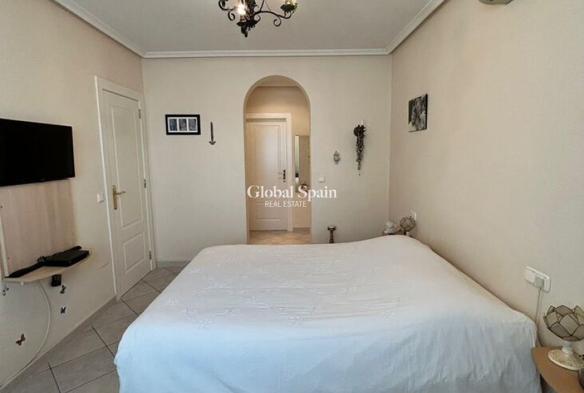 Resale - VILLA -
TORREVIEJA - Aguas Nuevas