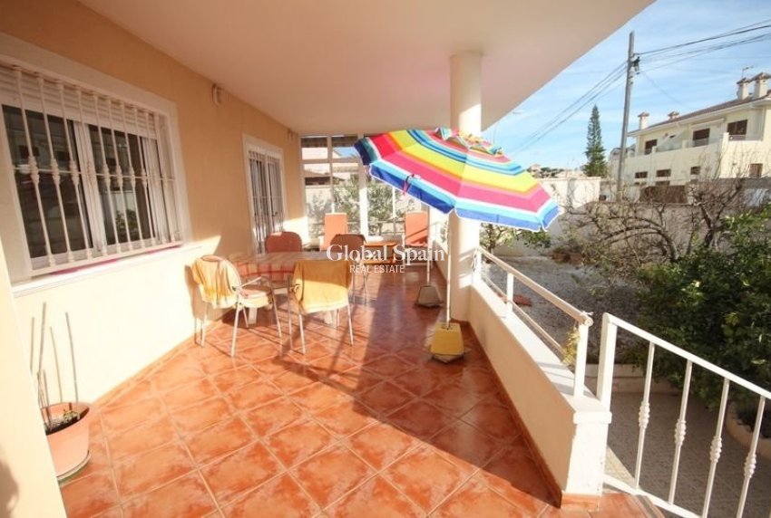 Resale - VILLA -
TORREVIEJA - Aguas Nuevas
