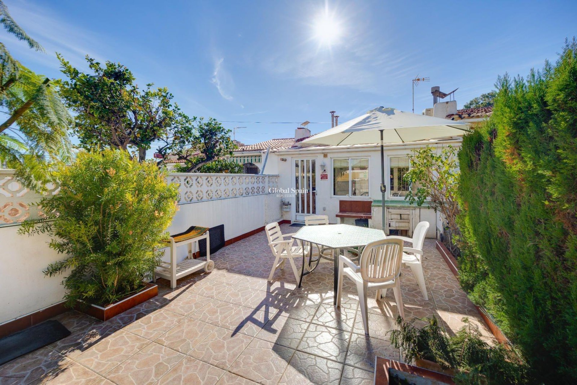 Resale - VILLA -
TORREVIEJA - Calas blanca