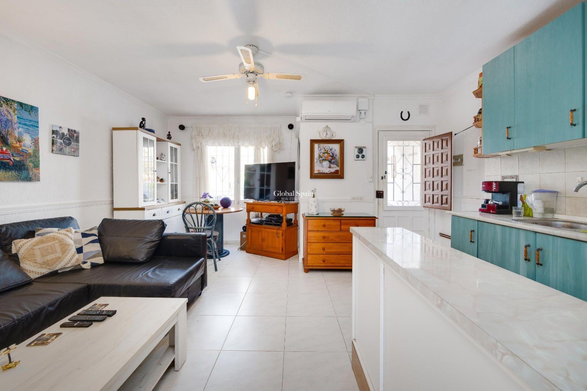 Resale - VILLA -
TORREVIEJA - Calas blanca