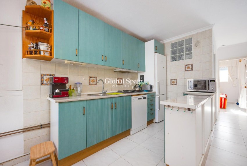 Resale - VILLA -
TORREVIEJA - Calas blanca