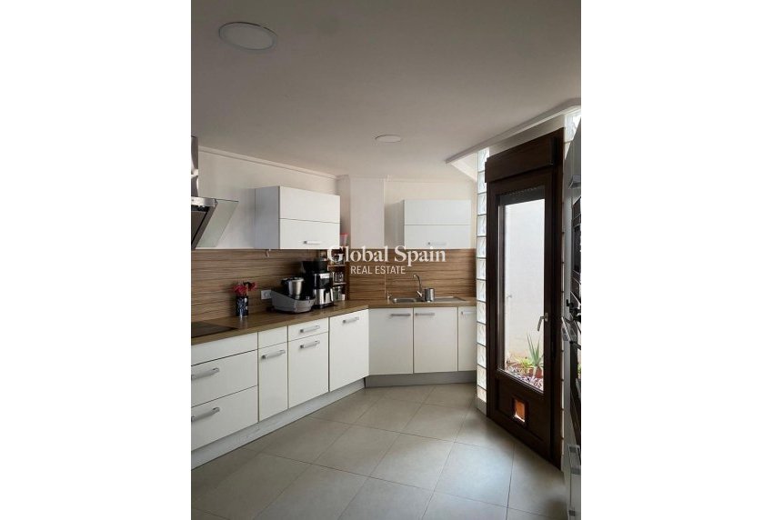 Resale - VILLA -
TORREVIEJA - Centro - Muelle Pesquero