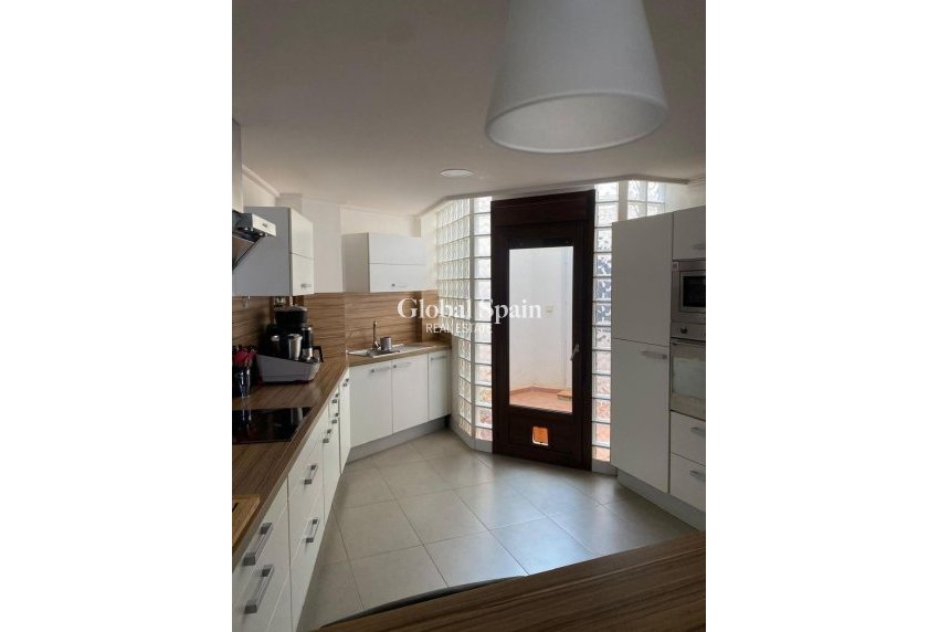 Resale - VILLA -
TORREVIEJA - Centro - Muelle Pesquero