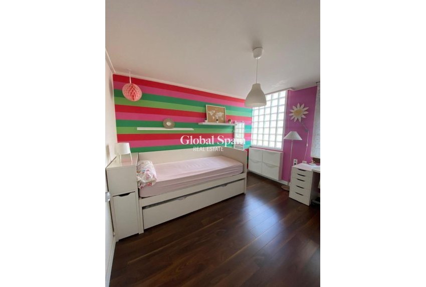 Resale - VILLA -
TORREVIEJA - Centro - Muelle Pesquero