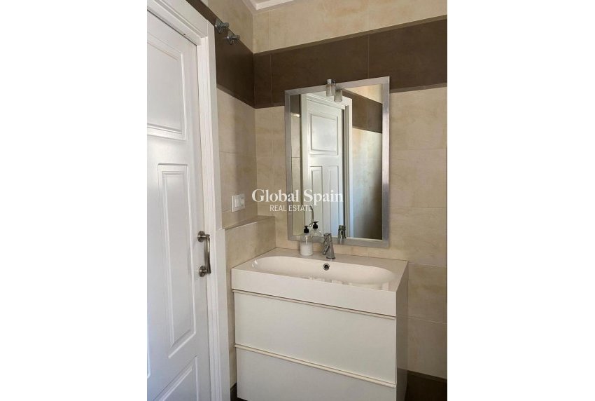 Resale - VILLA -
TORREVIEJA - Centro - Muelle Pesquero