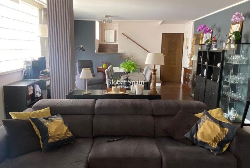 Resale - VILLA -
TORREVIEJA - Centro - Muelle Pesquero