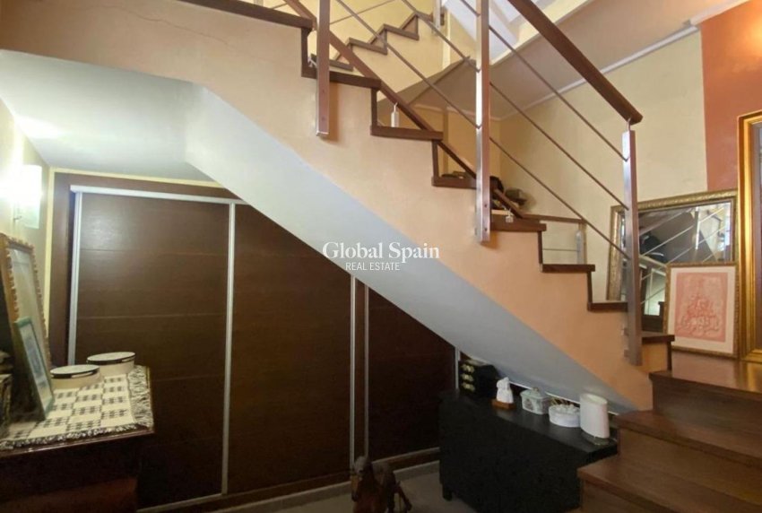 Resale - VILLA -
TORREVIEJA - Centro - Muelle Pesquero