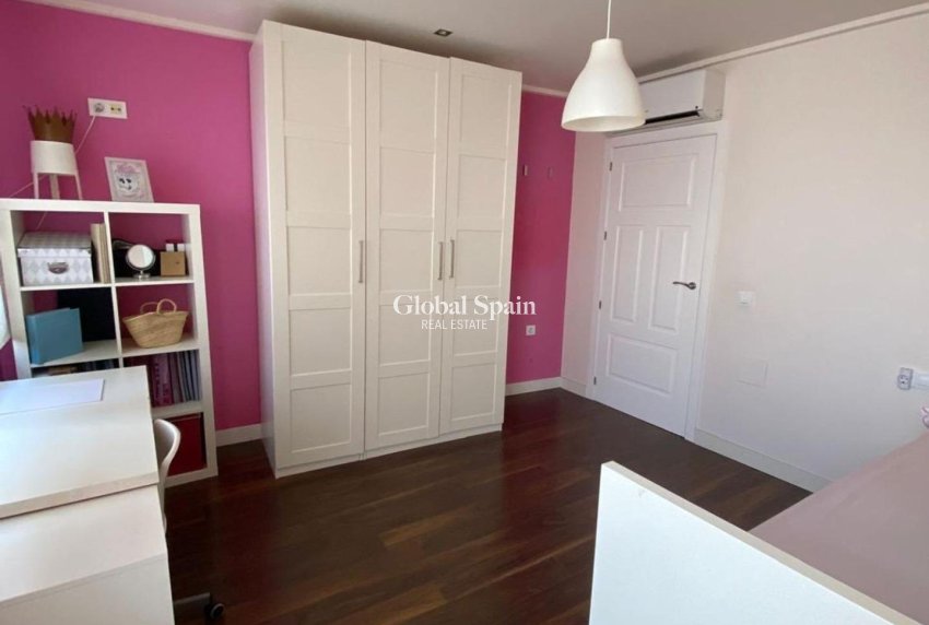 Resale - VILLA -
TORREVIEJA - Centro - Muelle Pesquero