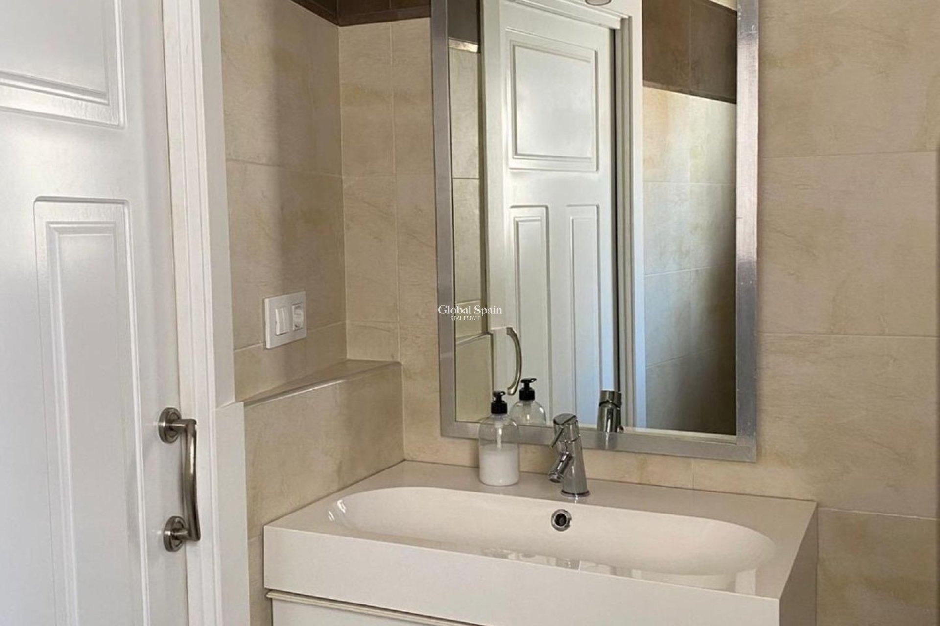 Resale - VILLA -
TORREVIEJA - Centro - Muelle Pesquero