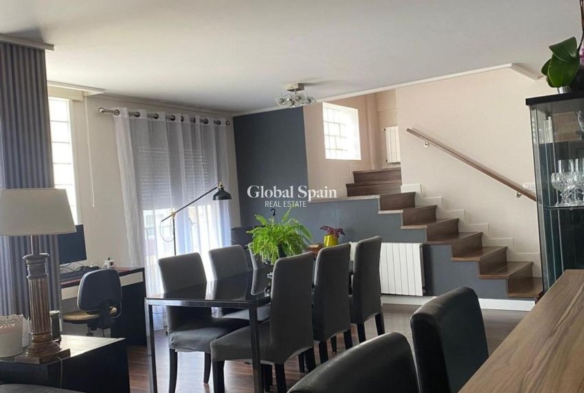 Resale - VILLA -
TORREVIEJA - Centro - Muelle Pesquero