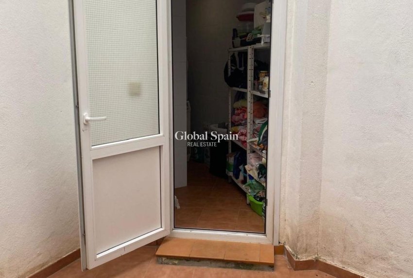 Resale - VILLA -
TORREVIEJA - Centro - Muelle Pesquero