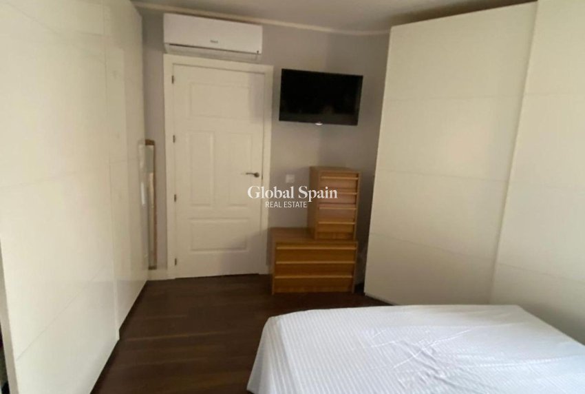 Resale - VILLA -
TORREVIEJA - Centro - Muelle Pesquero