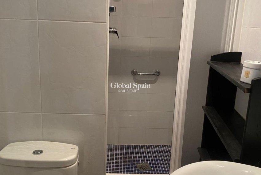 Resale - VILLA -
TORREVIEJA - Centro - Muelle Pesquero