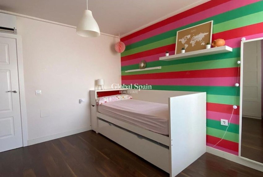 Resale - VILLA -
TORREVIEJA - Centro - Muelle Pesquero