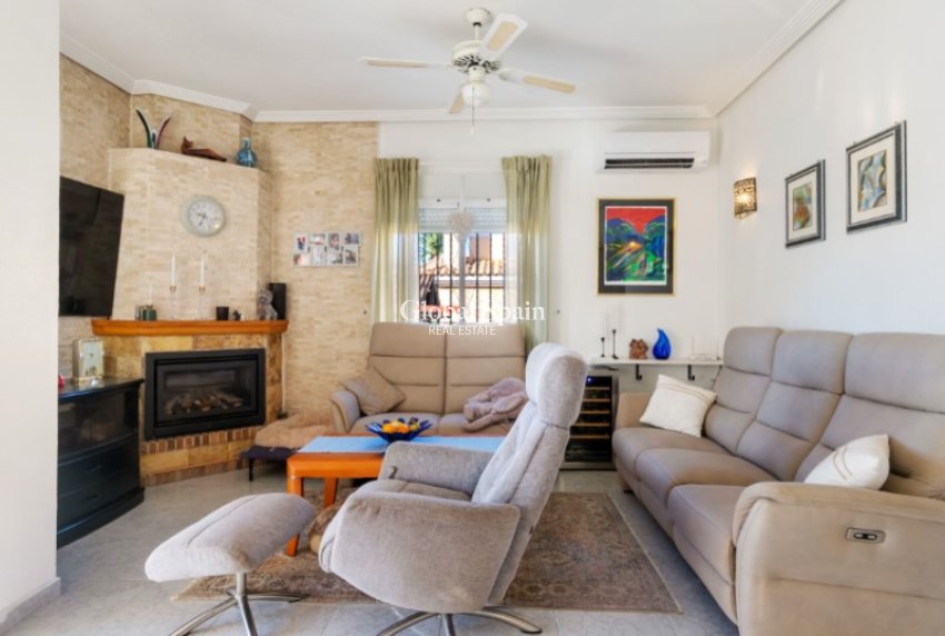 Resale - VILLA -
TORREVIEJA - Costa Blanca