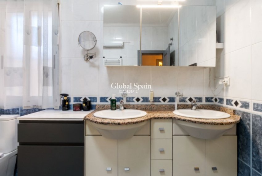 Resale - VILLA -
TORREVIEJA - Costa Blanca