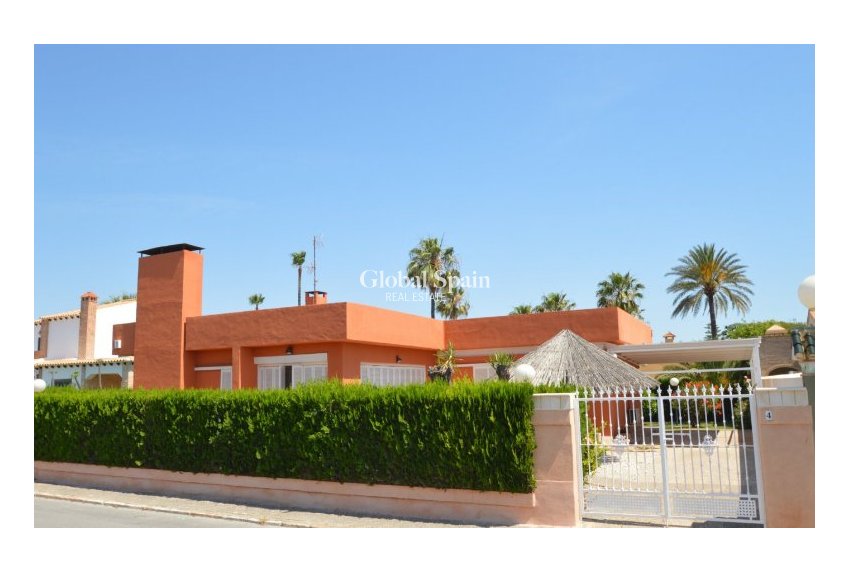 Resale - VILLA -
TORREVIEJA - Costa Blanca