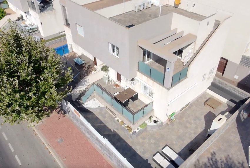 Resale - VILLA -
TORREVIEJA - Costa Blanca