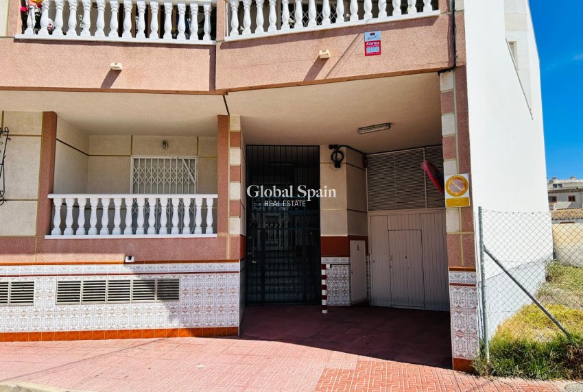Resale - VILLA -
TORREVIEJA - Costa Blanca