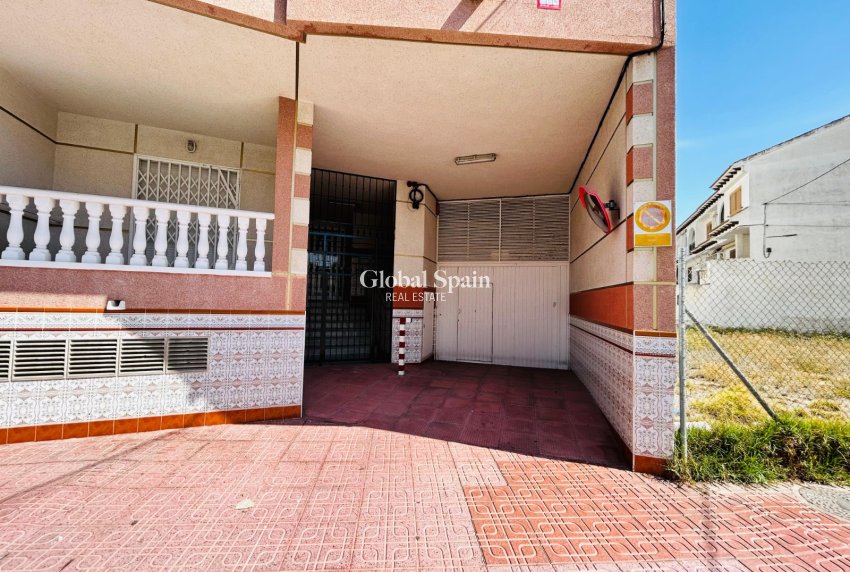 Resale - VILLA -
TORREVIEJA - Costa Blanca