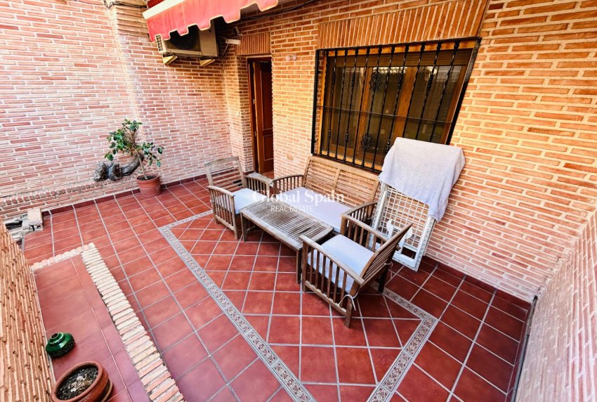 Resale - VILLA -
TORREVIEJA - Costa Blanca