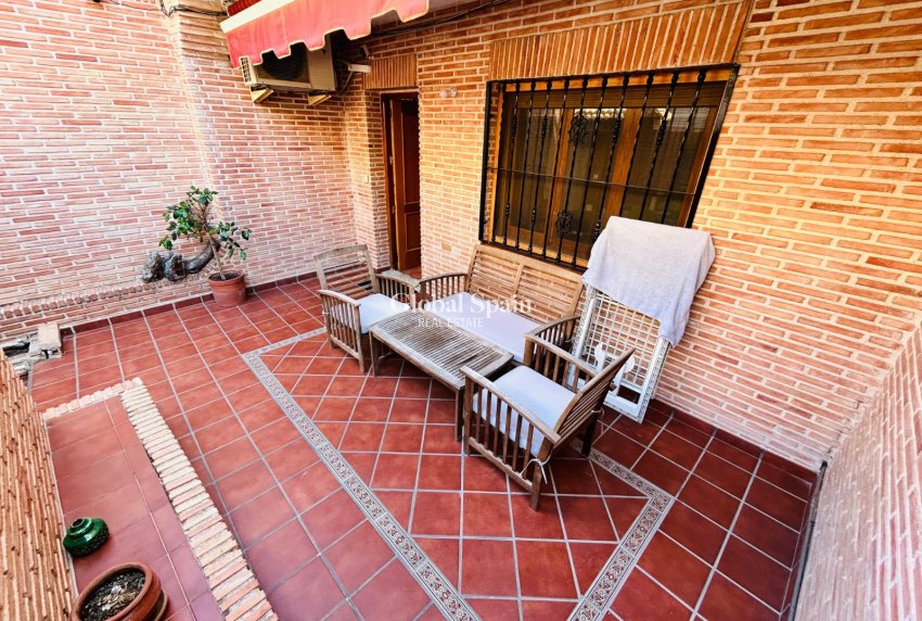 Resale - VILLA -
TORREVIEJA - Costa Blanca