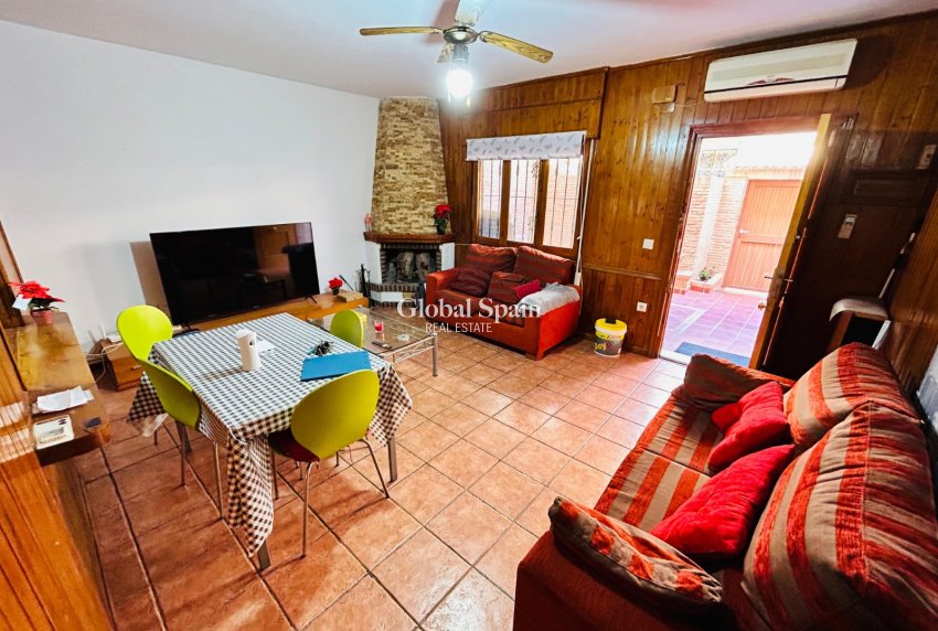 Resale - VILLA -
TORREVIEJA - Costa Blanca