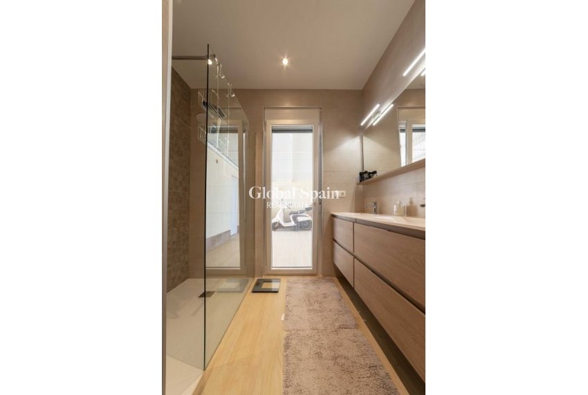 Resale - VILLA -
TORREVIEJA - Costa Blanca